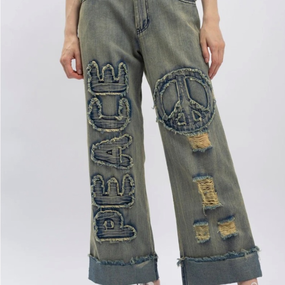 Blue Velvet- NWT Distressed Peace Sign Women Jeans, Size small - Picture 7 of 7